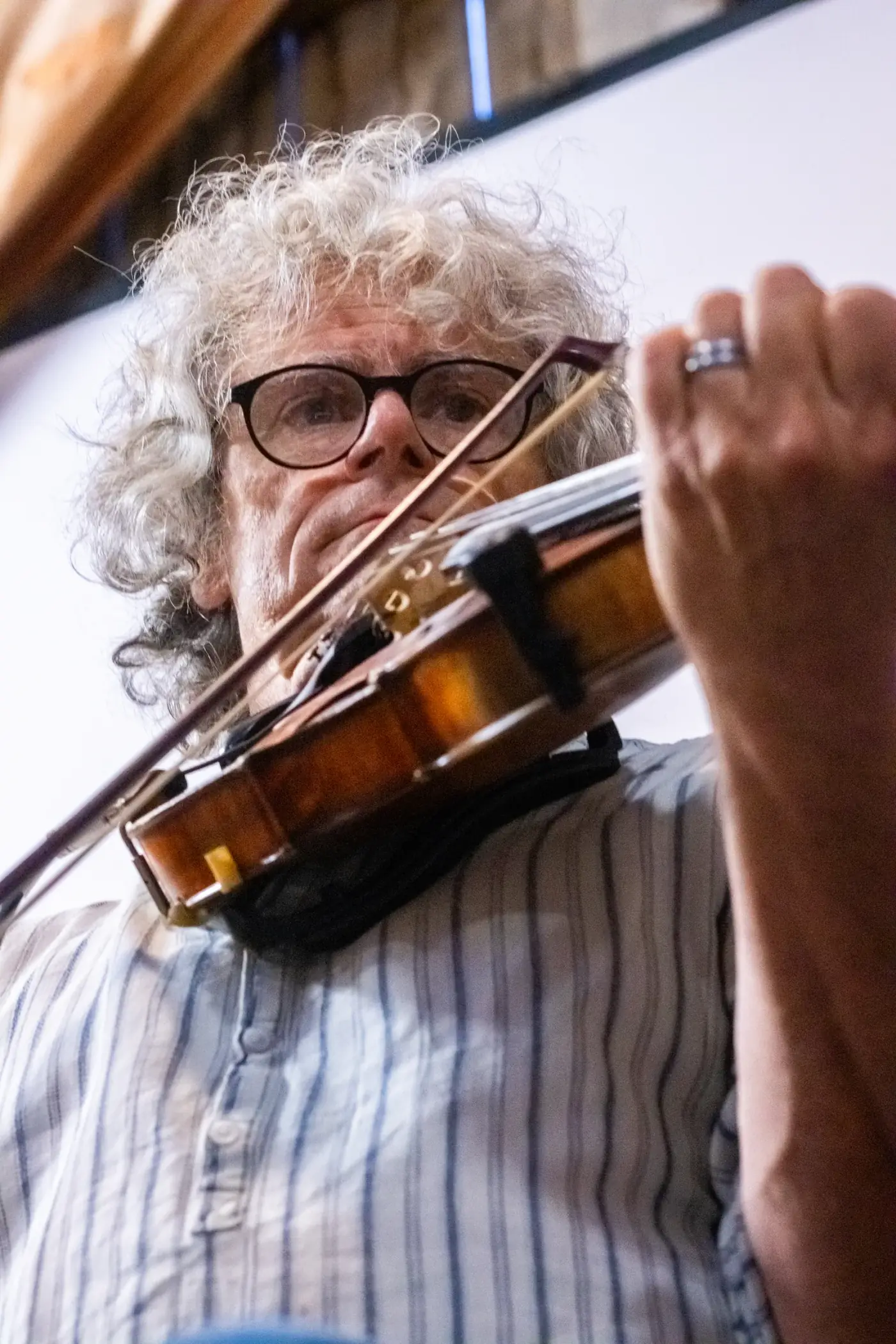 Dominique Trichet au violon pendant le concert irlandais
